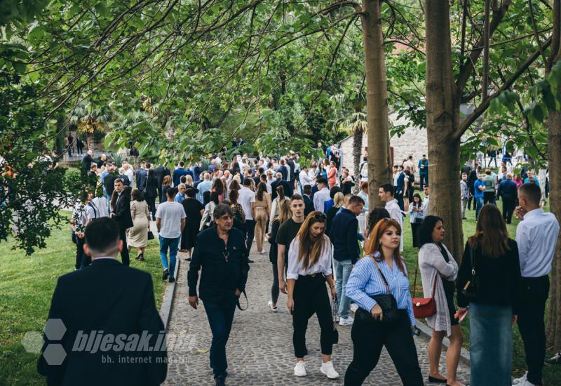 FOTO | Otvorena sezona maturalnih zabava u Mostaru 