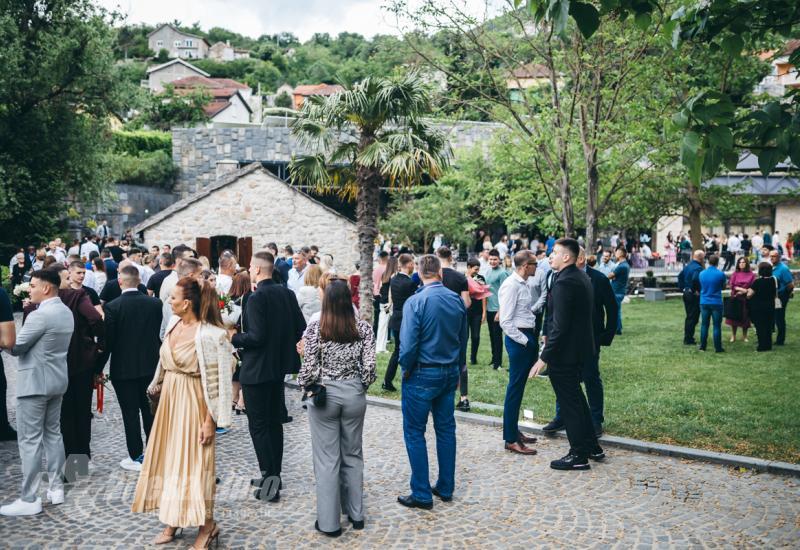 FOTO | Otvorena sezona maturalnih zabava u Mostaru 