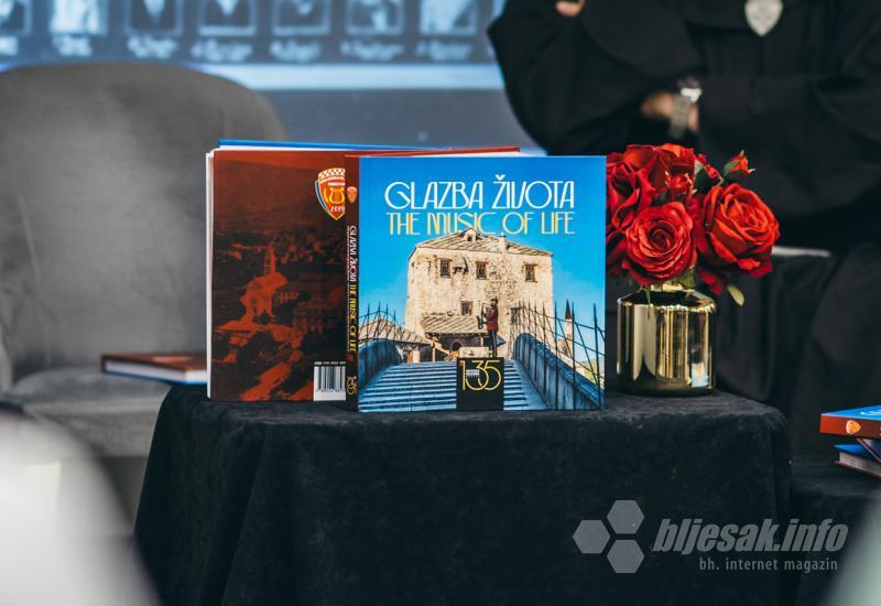 Hrvatska glazba Mostar predstavila monografiju - FOTO Hrvatska glazba Mostar predstavila monografiju: Presjek kulturnih, društvenih i političkih događaja