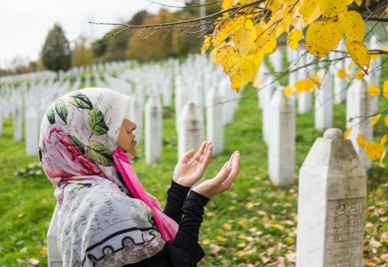 Izložba posvećena majkama Srebrenice u Mostaru 