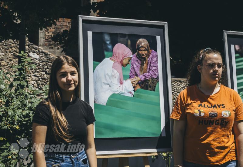 FOTO | Izložba o Srebrenici u Mostaru - 'da se ovo nikada, nigdje i nikome više ne ponovi'
