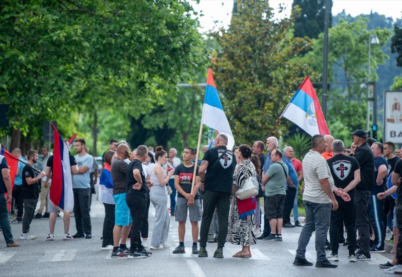 U Podgorici prosvjed zbog usvajanja Rezolucije - Prosvjednici skandirali ''Ratko Mladić''