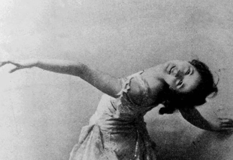 Isadora Duncan (San Francisco, 26. svibnja 1877. – Nica, 14. rujna 1927.) - Smatrala je da je plesač samo onaj čije tijelo i duša su srasli u jedno