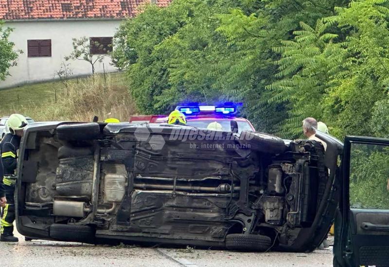 Prometna nesreća u Raštanima: Automobil završio na boku 