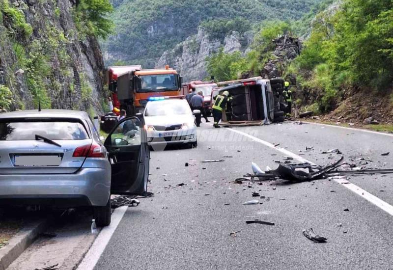 Detalji prometne nesreće: U sudaru kombija i automobila ozlijeđeno više osoba 