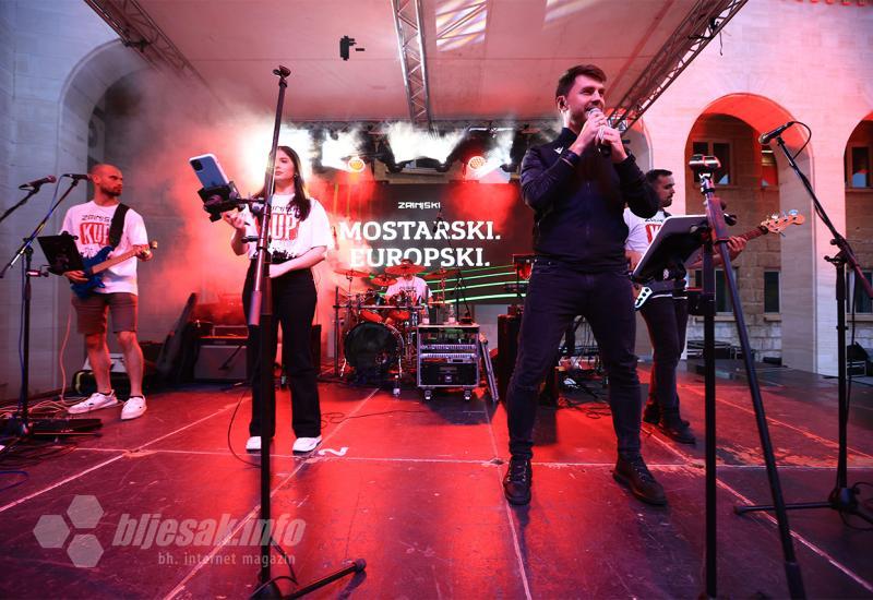 FOTO/VIDEO | Deja Vu band rasplesao Plemiće i navijače na proslavi titule