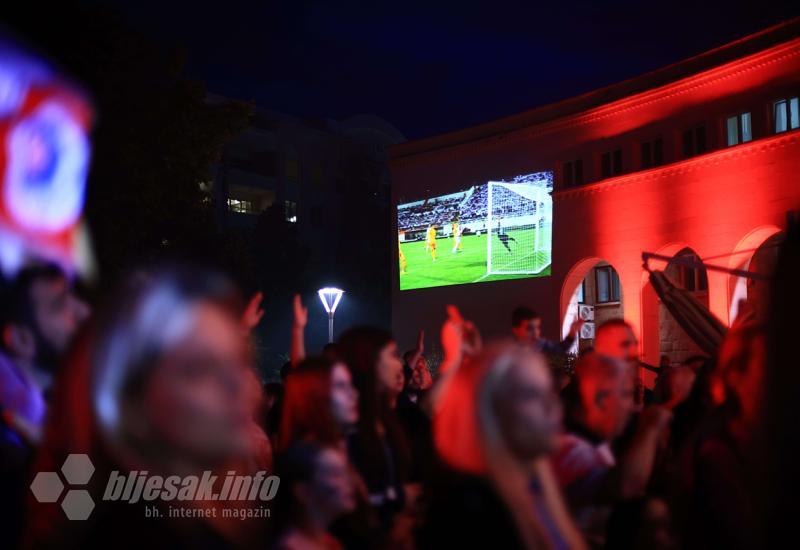 FOTO | Spektakl u Mostaru: Plemići pozdravljeni ovacijama na balkonu Kosače