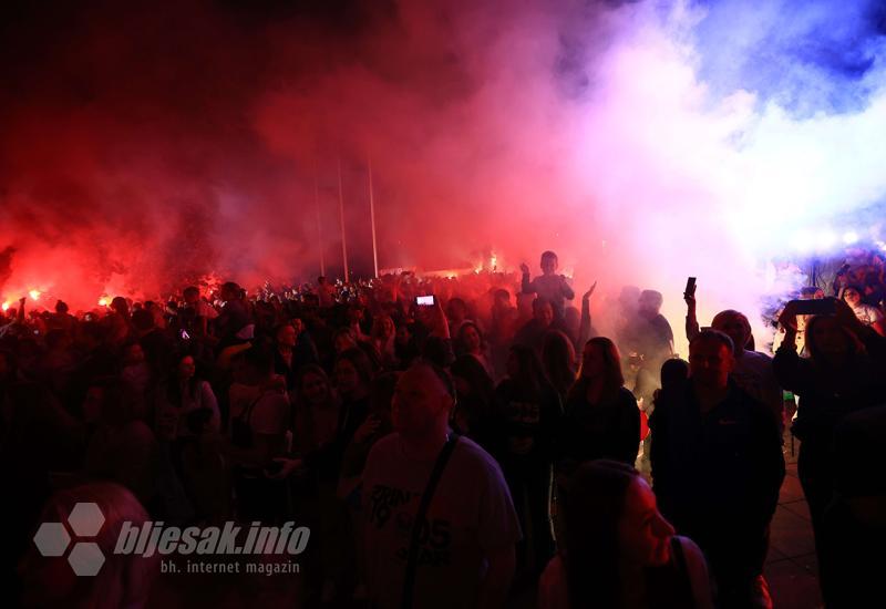 FOTO | Spektakl u Mostaru: Plemići pozdravljeni ovacijama na balkonu Kosače