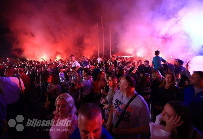 FOTO | Spektakl u Mostaru: Plemići pozdravljeni ovacijama na balkonu Kosače