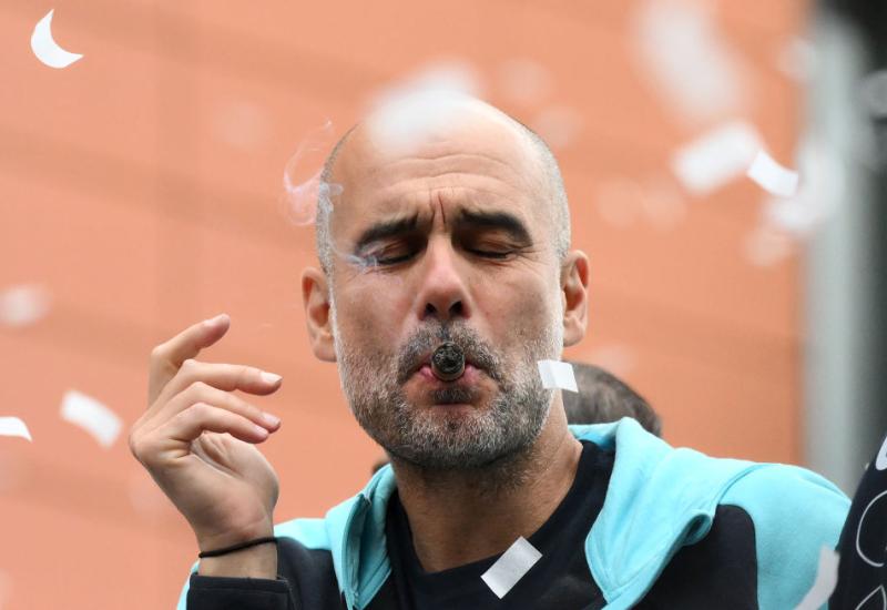 Guardiola s pobjedničkom cigarom - Guardiolina era u Cityju bliži se kraju