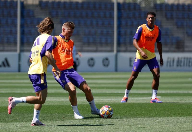 Toni Kroos i Luka Modrić na zadnjem zajedničkom trenigu u kampu Valdebebas - Brat Tonija Kroosa: 