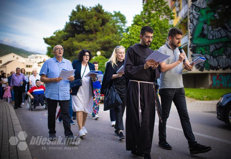 FOTO | Svečano u Mostaru: Tijelovska procesija prošla gradom 