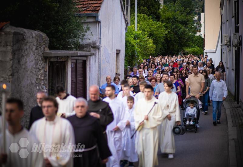 FOTO | Svečano u Mostaru: Tijelovska procesija prošla gradom 