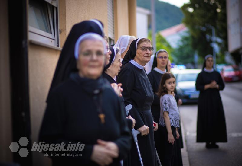 Školske sestre franjevke - FOTO | Svečano u Mostaru: Tijelovska procesija prošla gradom 