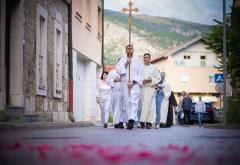 FOTO | Svečano u Mostaru: Tijelovska procesija prošla gradom 