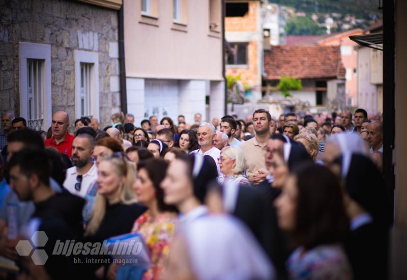 FOTO | Svečano u Mostaru: Tijelovska procesija prošla gradom 