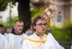 FOTO | Svečano u Mostaru: Tijelovska procesija prošla gradom 