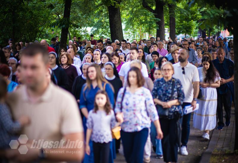 FOTO | Svečano u Mostaru: Tijelovska procesija prošla gradom 