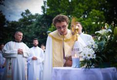 FOTO | Svečano u Mostaru: Tijelovska procesija prošla gradom 