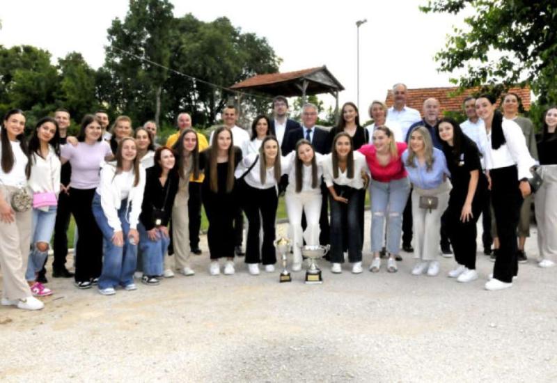 Svečani prijam rukometašica HRK Grude i proslava 9. naslova prvakinja BiH - Svečani prijam rukometašica HRK Grude i proslava 9. naslova prvakinja BiH