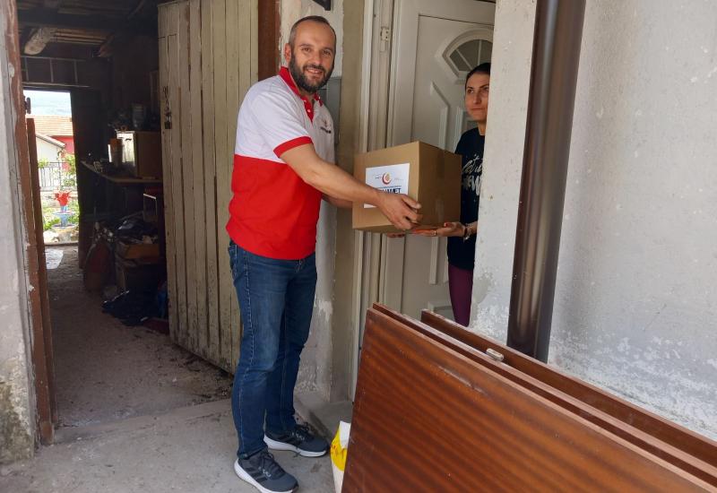 Merhamet Mostar podijelio 435 paketa pomoći