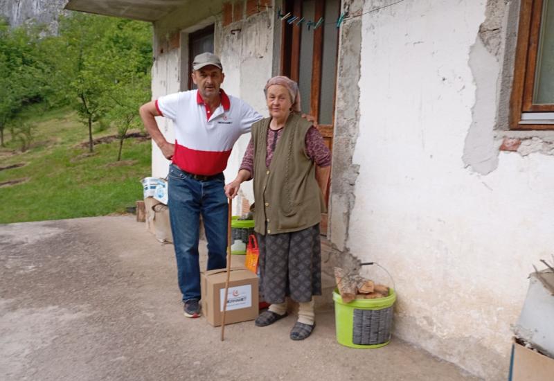 Merhamet Mostar podijelio 435 paketa pomoći