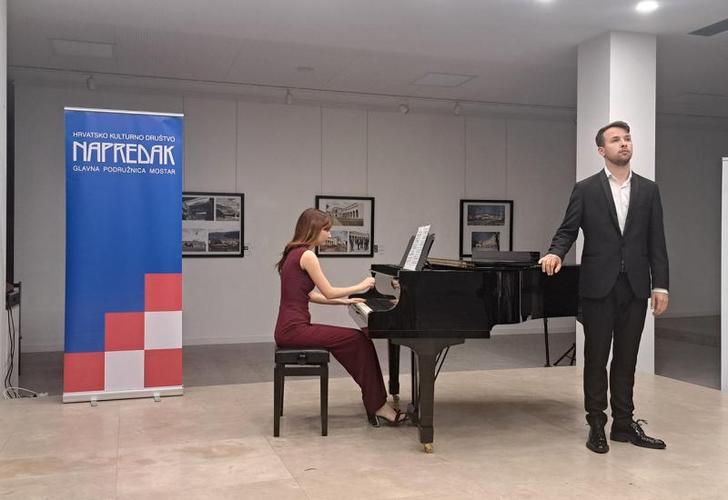 Glazbenici na koncertu HNK Napredak - Izvrsnost i kvaliteta - Harmonija mladih talenata u Mostaru