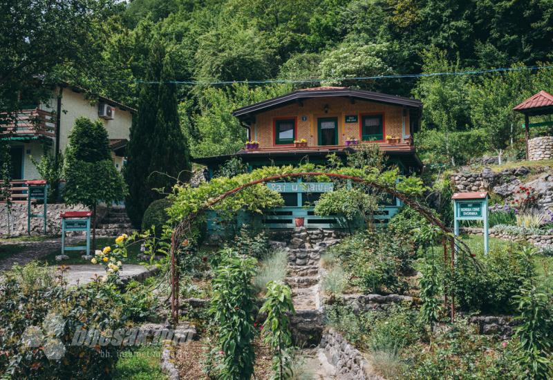 FOTO: Najljepše priče rađaju se iz neočekivanih okolnosti - Vesna i Esad napravili su 'Raj u raju'