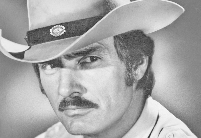 William Dennis Weaver (4. lipnja 1924., Joplin, Missouri -  24. veljače 2006., Ridgway, Colorado) - Dennis Weaver, legendarni šerif McCloud