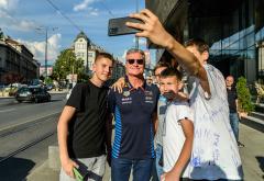 David Coulthard zamijenio F1 bolid tramvajem i vozio građane Sarajeva uoči Red Bull Showrun