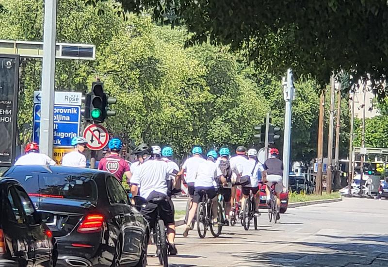 Promotori zelene mobilnosti u Mostaru - Promotori zelene mobilnosti stigli u Mostar vlakom, a biciklima nastavili put u Čapljinu