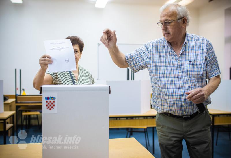 FOTO iz Mostara | Hrvati u BiH od ranog jutra na biralištima