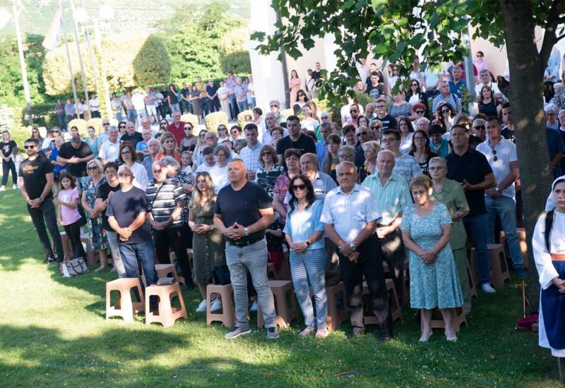 Srce Isusovo i posvetna molitva prije svete Mise - Obred u Bijelom Polju: Srce Isusovo i posvetna molitva prije svete Mise