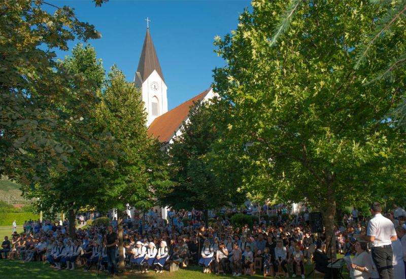 FOTO | Obred u Bijelom Polju: Srce Isusovo i posvetna molitva prije svete Mise