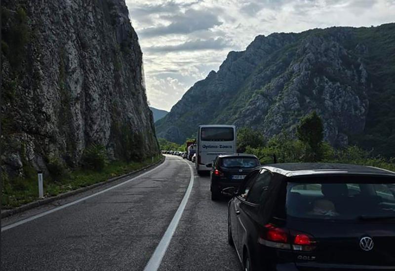 Nakon prometne nesreće u Salakovcu u promet puštena jedna traka