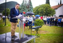 FOTO | Otkrivanje spomenika u Mostaru: "Bit ćemo narod koji ne napada, ali brani i čuva svoje"