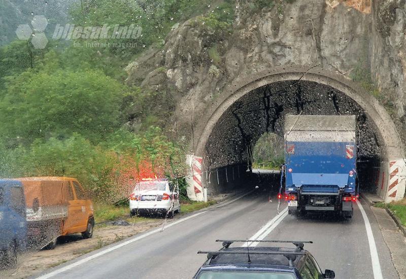 Djelatnici Cesta saniraju štetu na tunelu Salakovac nakon prometne nesreće