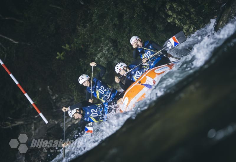FOTO | Uzbuđenje i adrenalin u Konjicu: Noćna utrka oduševila prisutne