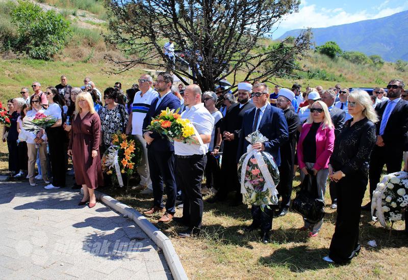 Sjećanje na žrtve zločina iz 1992. godine na Uborku - Obilježena godišnjica stradanja 114 nevinih Mostaraca za koji nitko nije odgovarao