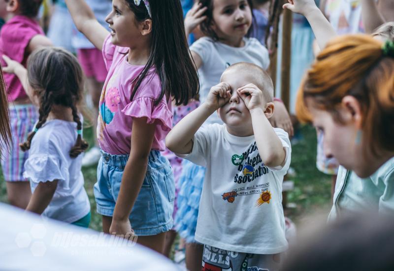 FOTO/VIDEO | Mini Disco rasplesao mališane