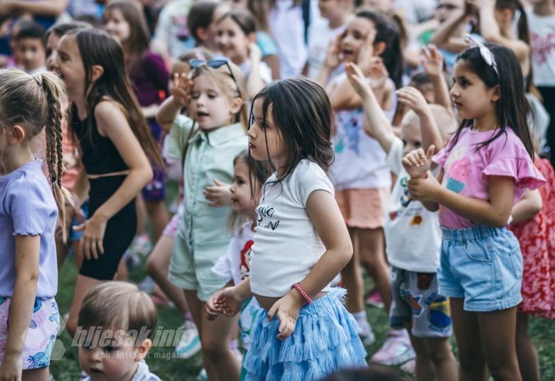 FOTO/VIDEO | Mini Disco rasplesao mališane