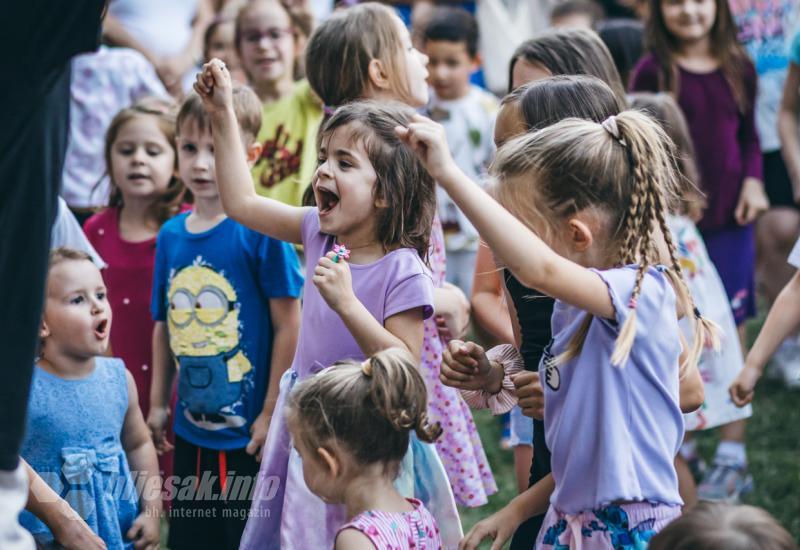 FOTO/VIDEO | Mini Disco rasplesao mališane