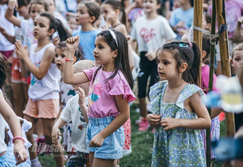 FOTO/VIDEO | Mini Disco rasplesao mališane