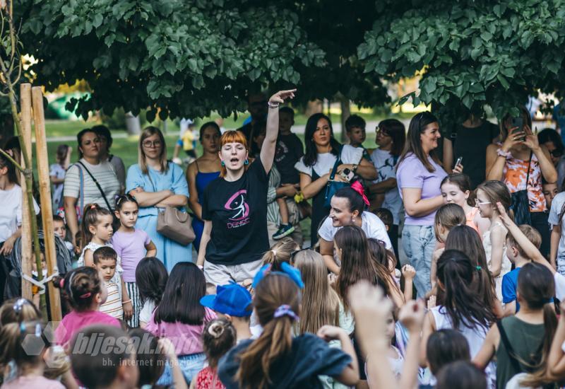 FOTO/VIDEO | Mini Disco rasplesao mališane