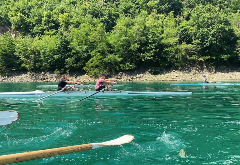 Tradicionalna veslačka regata 'Lake to lake' na Ramskom jezeru okupit će rekordan broj veslača