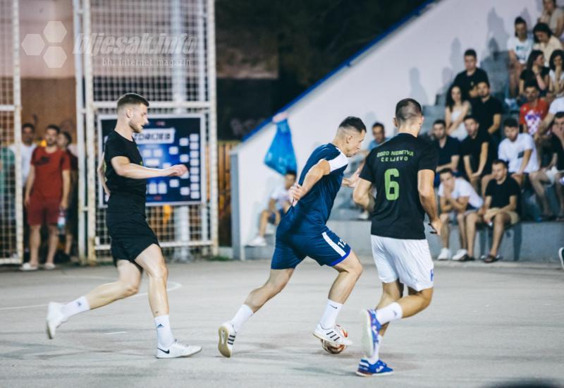 Futsal turnir Mostar Premier kladionica - FOTO | Četvrtfinalna večer iza Desete donijela brojna uzbuđenja: Večeras se igraju polufinalni susreti uz bogate nagrade