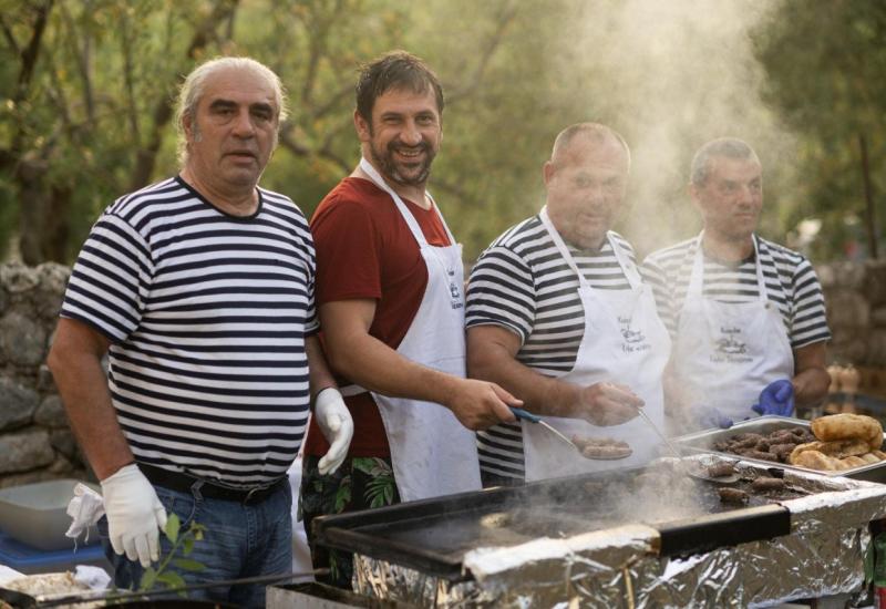 Goran Bogdan slavnim redateljima i glumcima pekao ćevape 