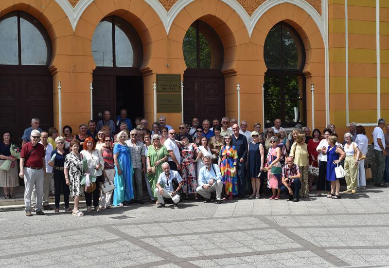 Zlatna godišnjica mature - Proslava 50. godišnjice mature u mostarskoj gimnaziji Aleksa Šantić