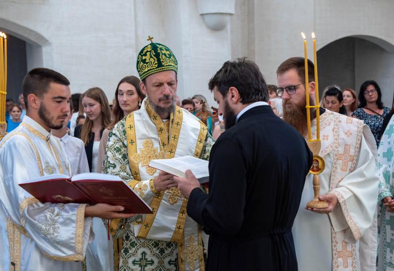 Vladika Dimitrije predvodio Svetu Liturgiju u Sabornom hramu Presvete Trojice u Mostaru