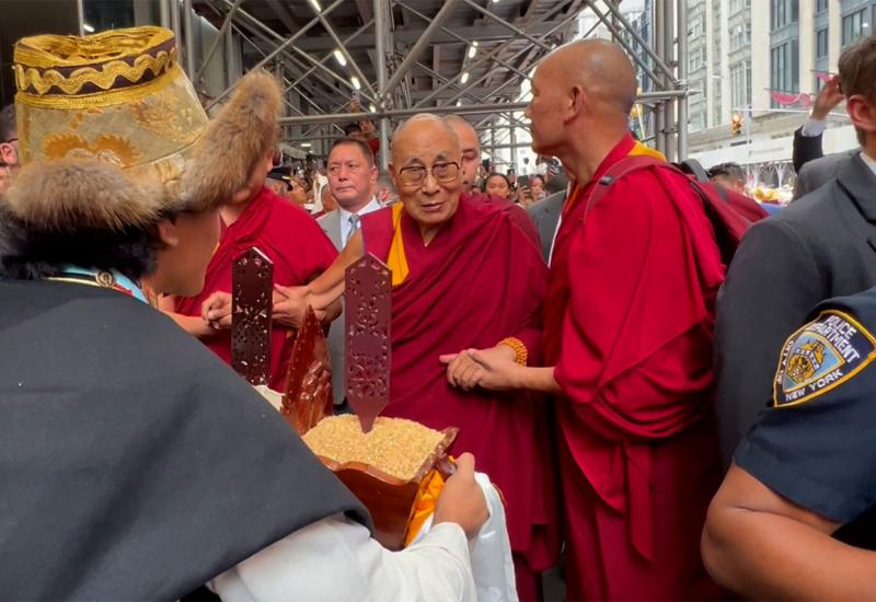  Dalaj Lama stigao u New York na liječenje